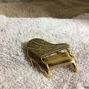 Ornate Grand Piano Brooch- Gold Tone